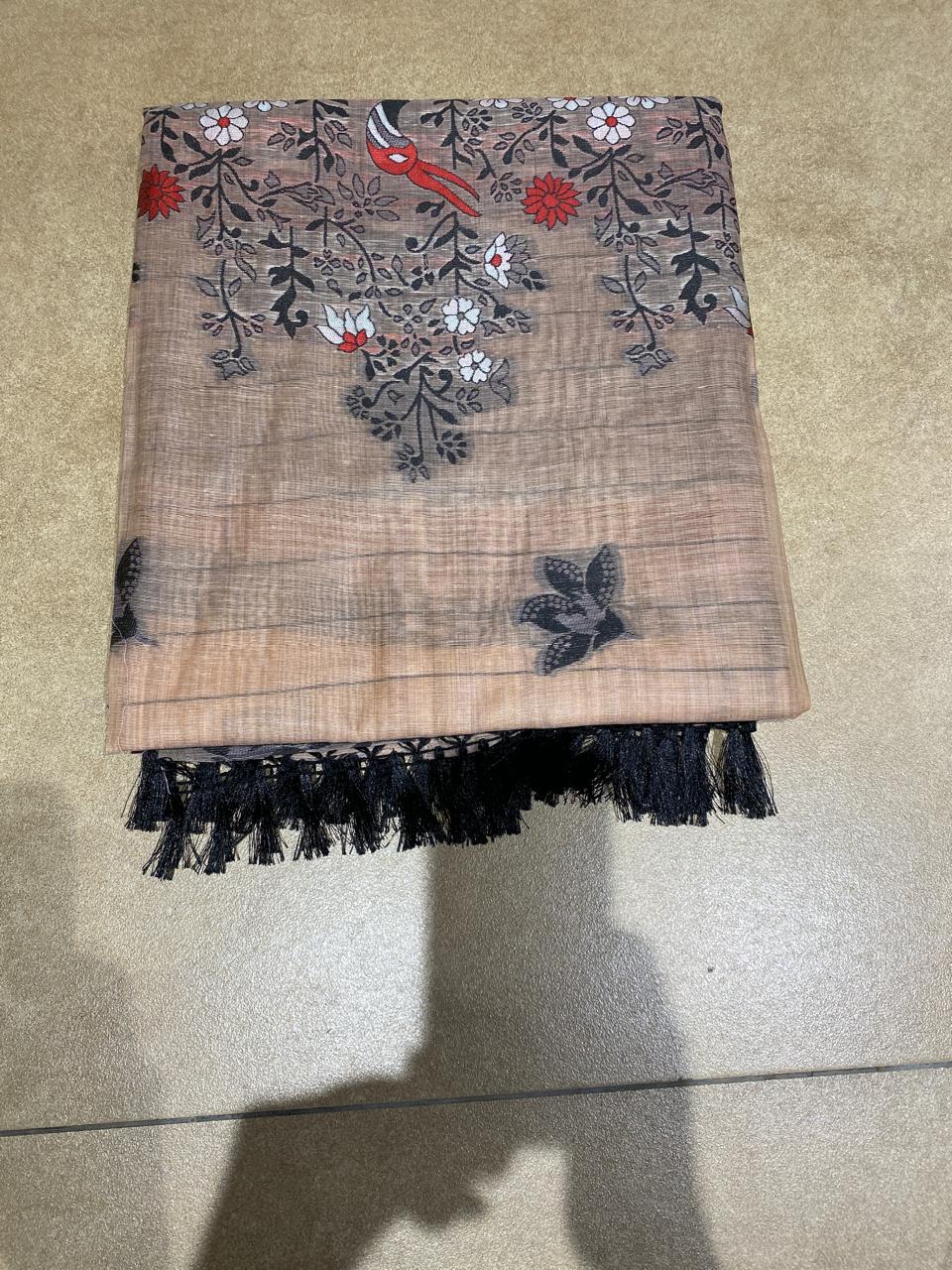 Title: light Peach Elegance with Artistic Bird Pallu