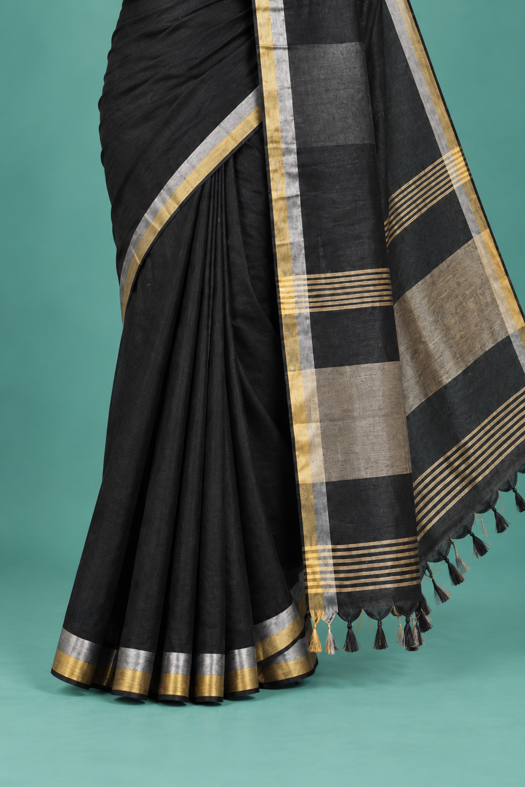 Classic Black Handloom Saree with Dual-Tone Border