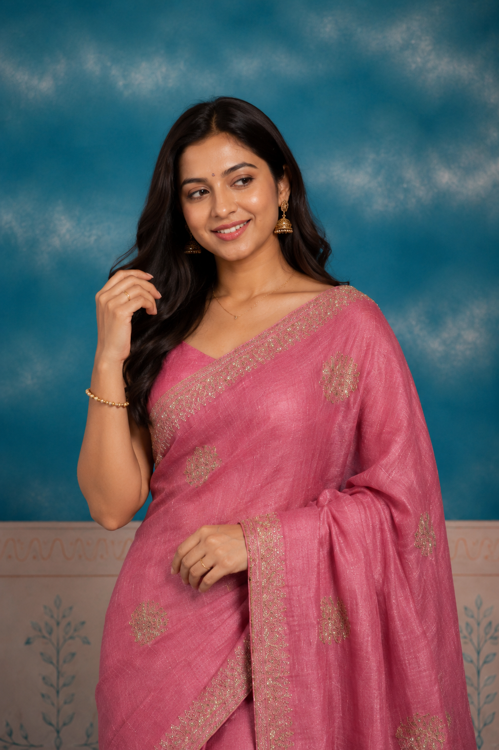 Embroidered Saree with Elegant Zari Detailing