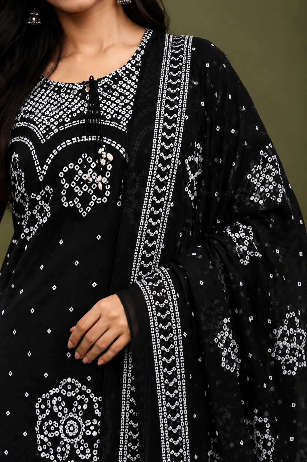Women’s Black & White Bandhani Print Kurti Pant Dupatta Set