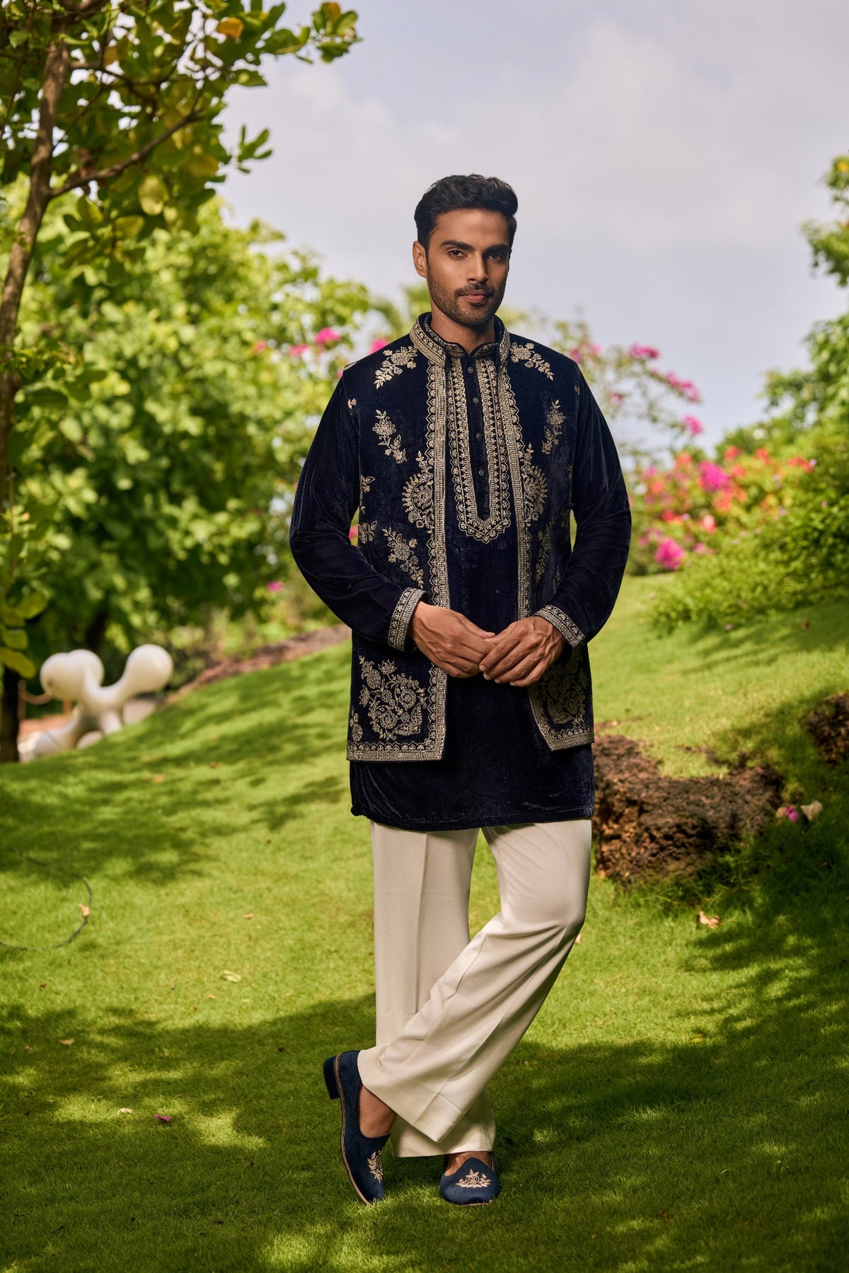 oyal Midnight Velvet Embroidered Kurta Set