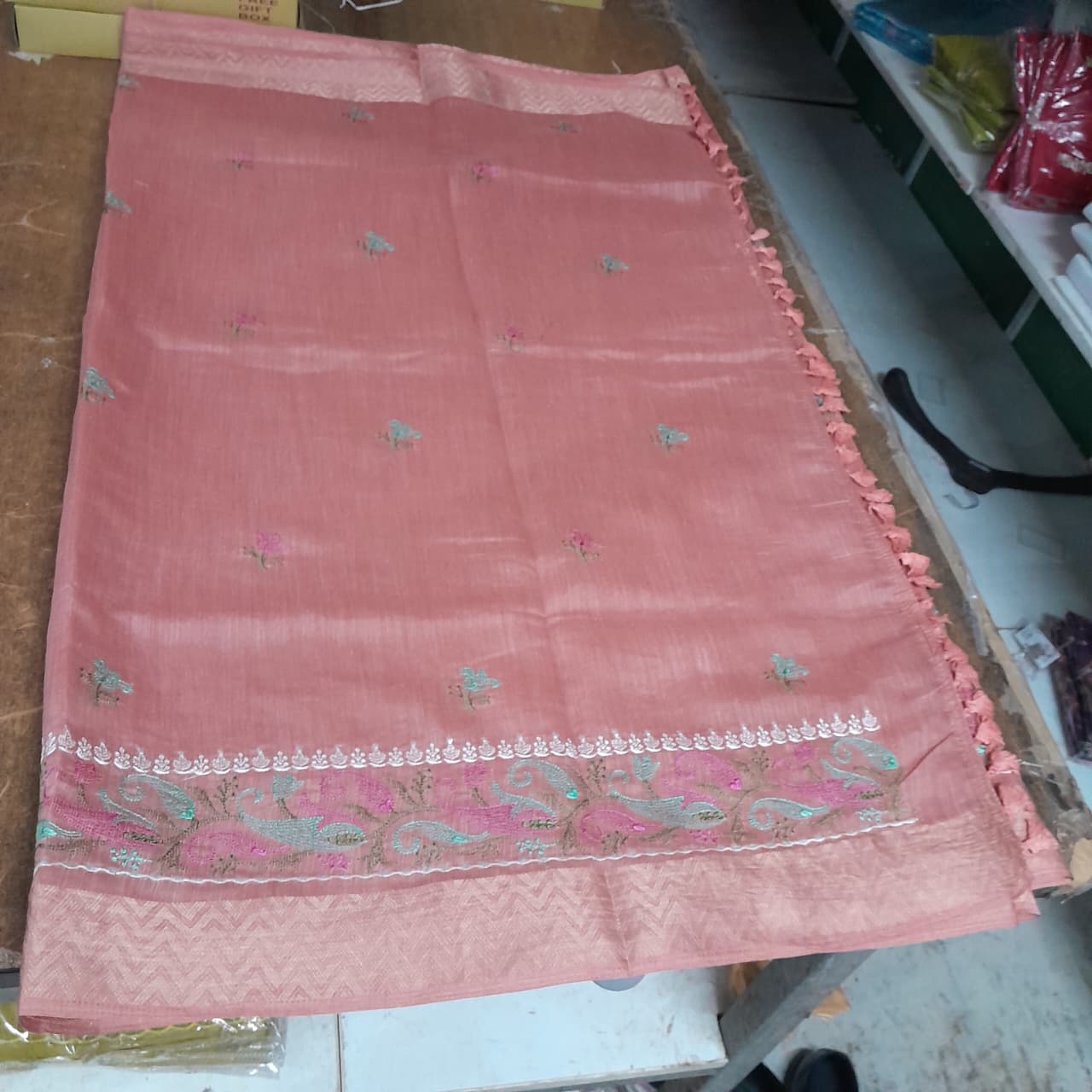 Women Dusty Pink Linen Blend Saree with Elegant Woven Border